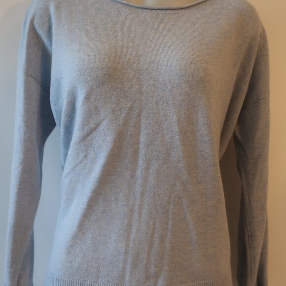 NWT Womens One Grey Day Denim Blue Boxy Cashmere Sweater M * - Picture 3 of 6